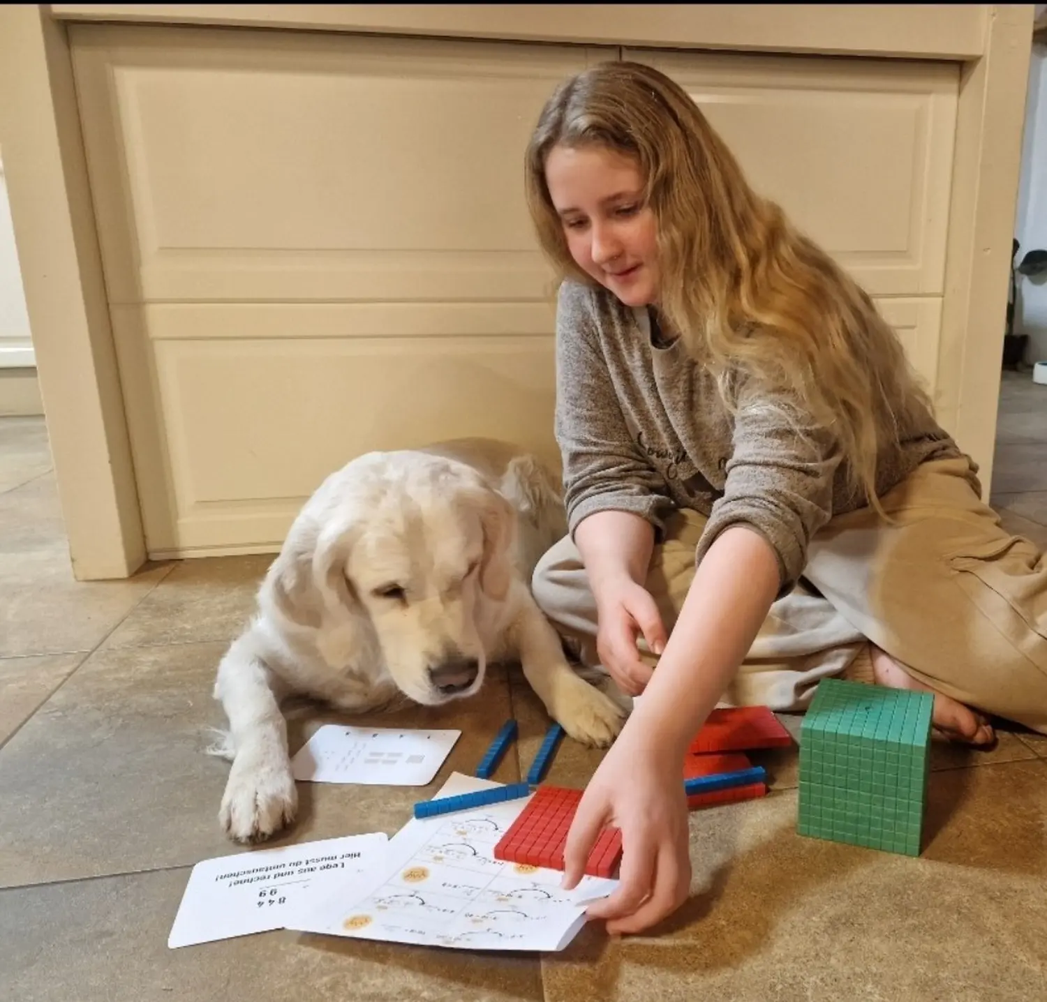 Mädchen und Hund von Praxis für Logopädie Marina Unger